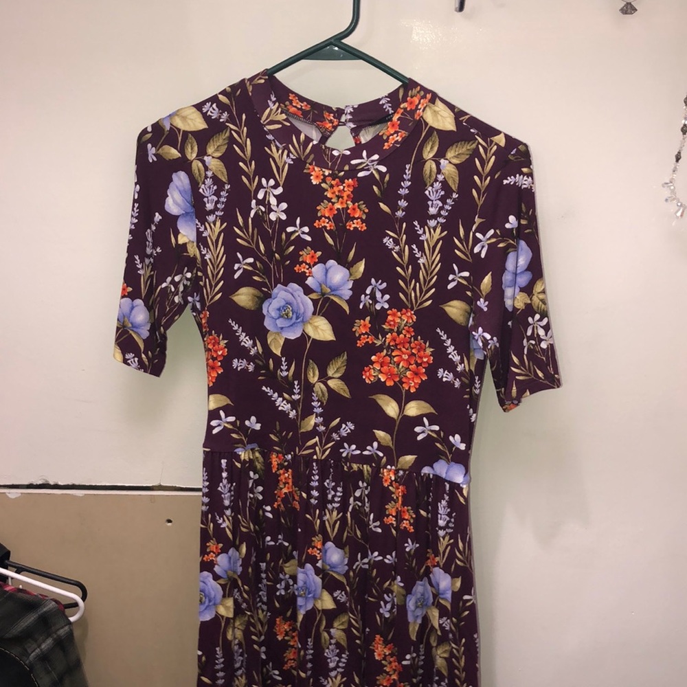 Forever 21 Open Back Short Sleeve Floral Dress